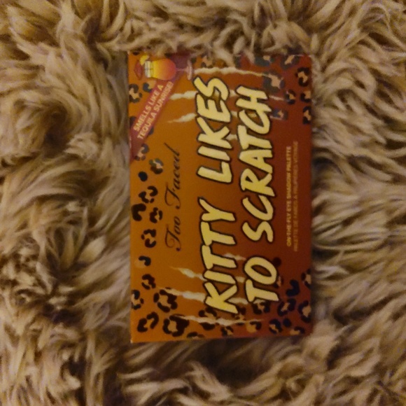 TOO FACED🥳Host Pick🥳 "Kitty Likes To Scratch" 8 Eye Shadow Palette - Picture 4 of 6